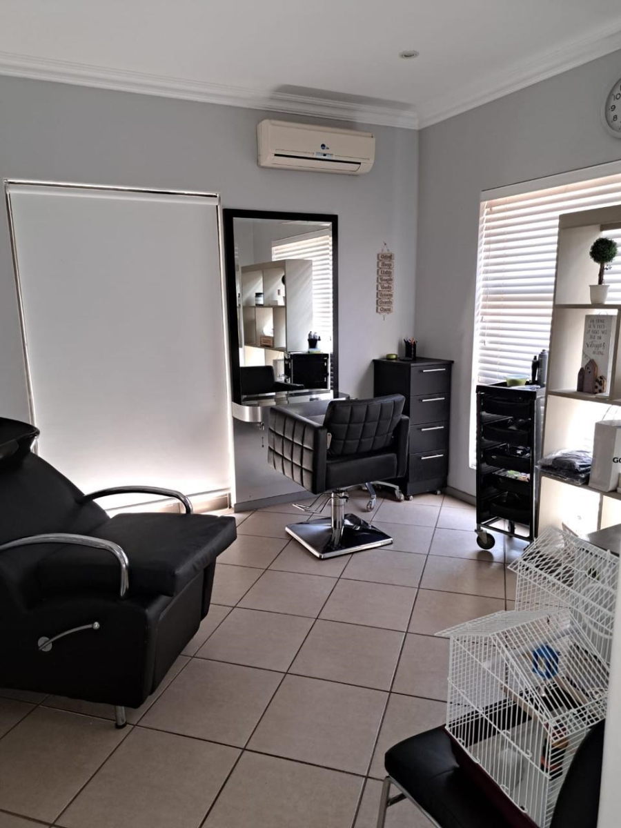 To Let 4 Bedroom Property for Rent in Melodie North West